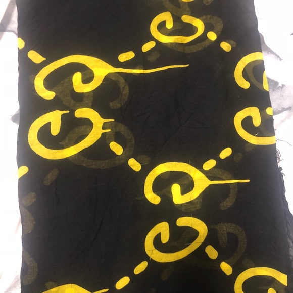 Authentic Gucci Silk Scarf/Shawl - Picture 5 of 5